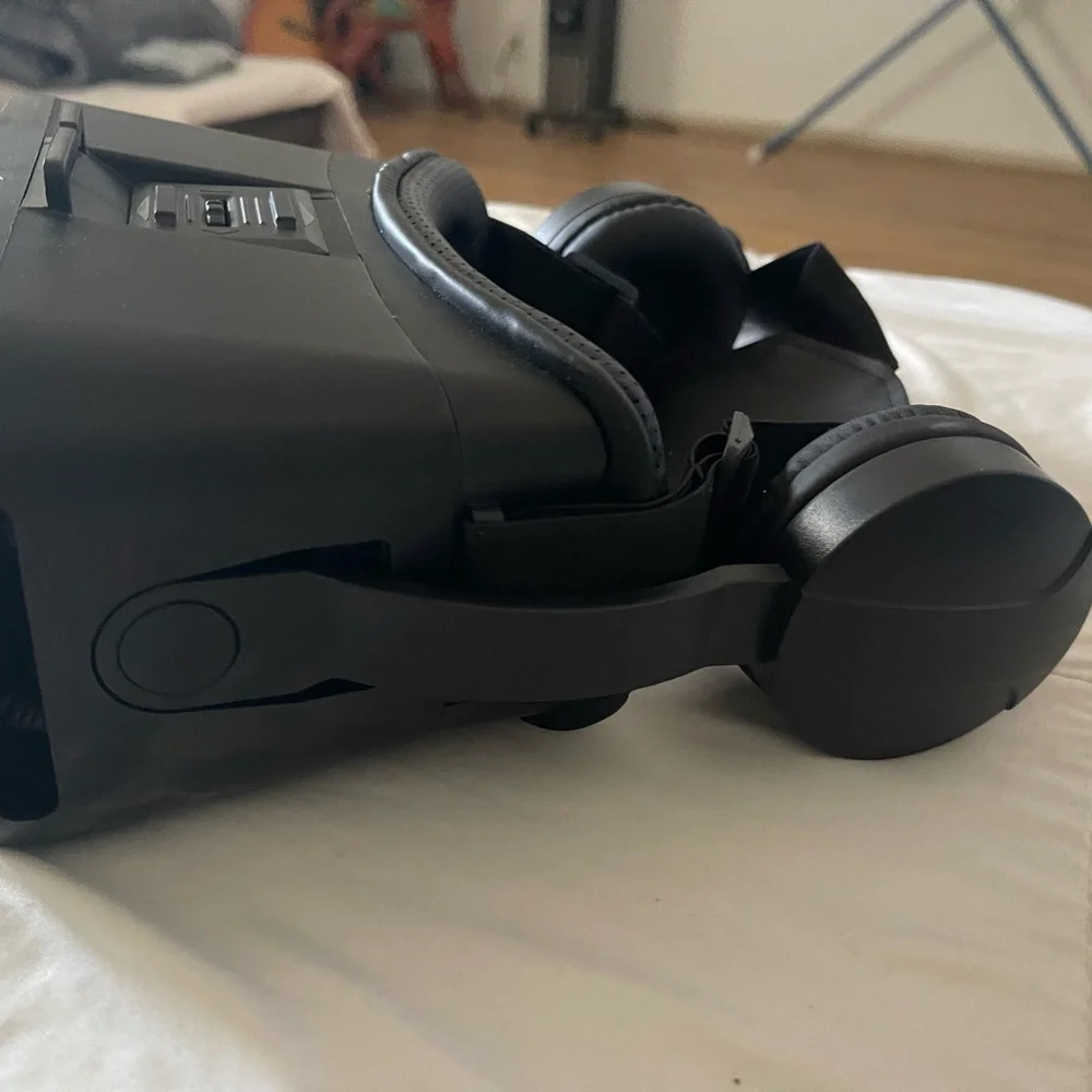 Black Virtual Reality Glasses